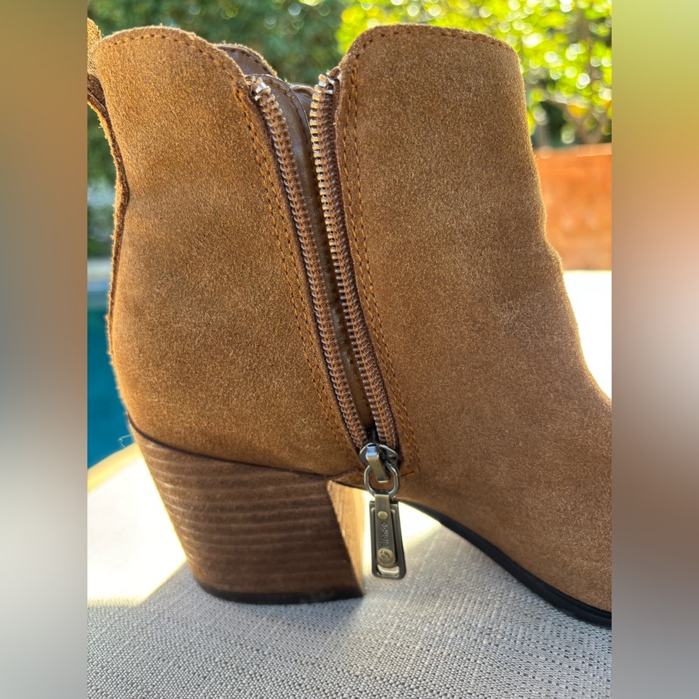 Blondo Suede Ankle Boots 6 - Picture 5 of 7